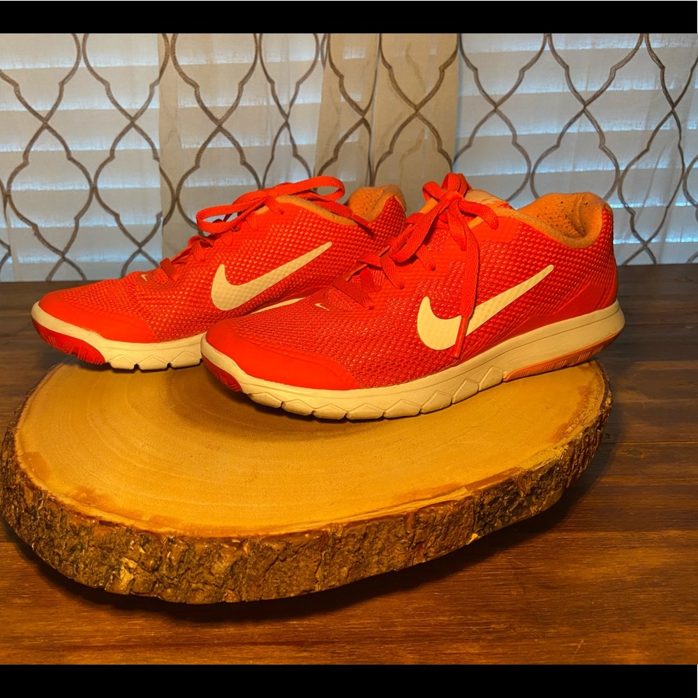 Neon Nike trainers 😍